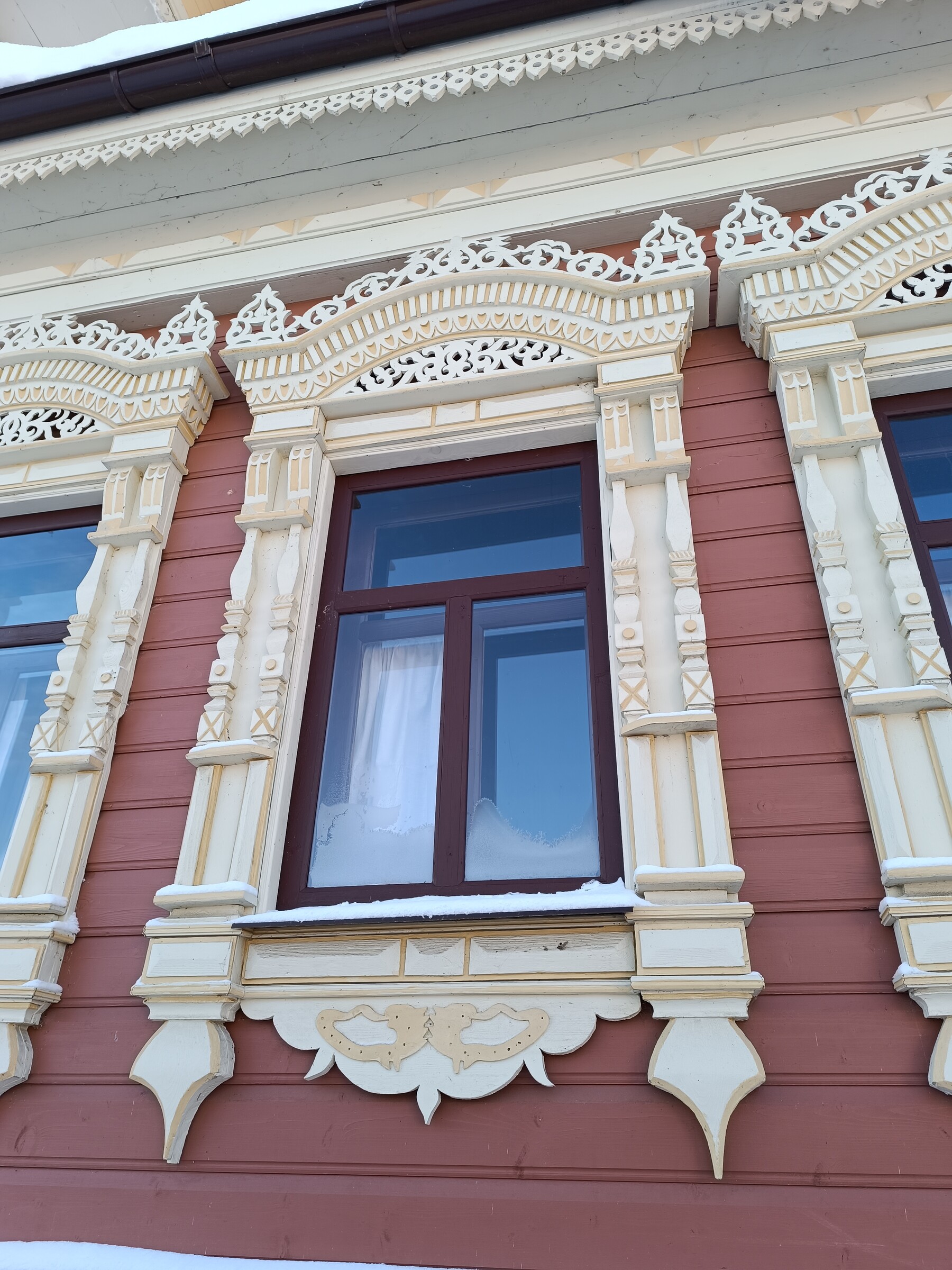 Наличники и резные украшения деревянных домов