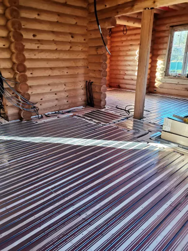 Коттедж из бревна 983 - строительство март 2021-2023 осень 2023 года: монтаж системы теплого пола Коттедж из бревна 983 - строительство март 2021-2023 осень 2023 года: монтаж системы теплого пола