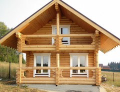 Дачные срубы домов-бань с террасой и балконом
