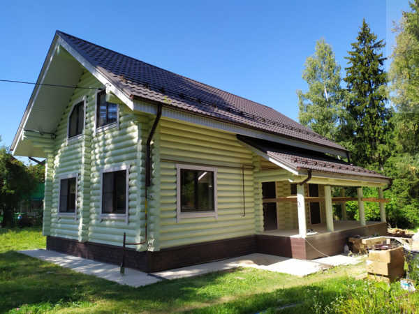 Деревянный дом #701 в  зеленых и коричневых цветах: отделка герметик, покраска, утепление, электрика, установка пластиковых окон