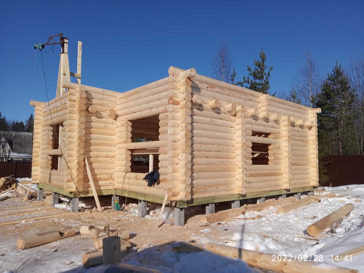 Фото строительства дома из оцилиндрованного бревна 240мм по проекту #1209
