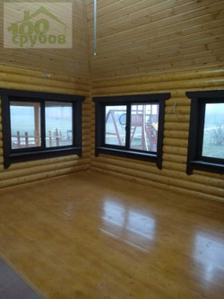 Зимняя беседка из бревна внутри