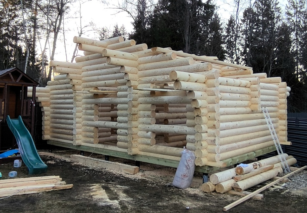 Баня 1528 из бревна 240 мм в марте 2025 года