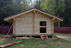 Август 2021: баня из бревна 200мм под металлочерепицу