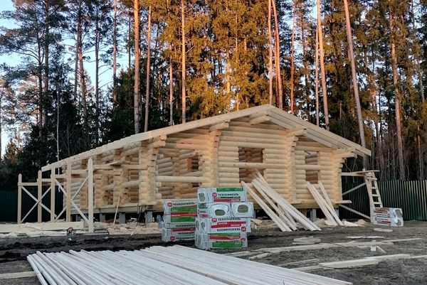 Бани-дома из оцилиндрованного бревна 1529 в марте 2025