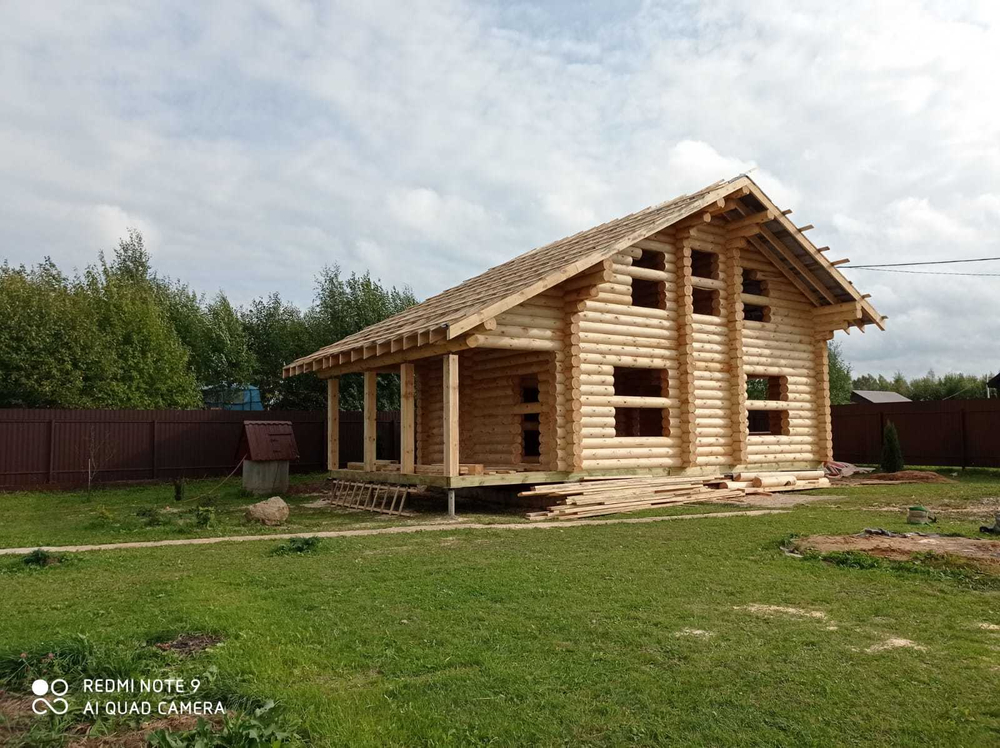сентябрь 2021 сборка дома-бани под постоянные стропила из бревна #1185