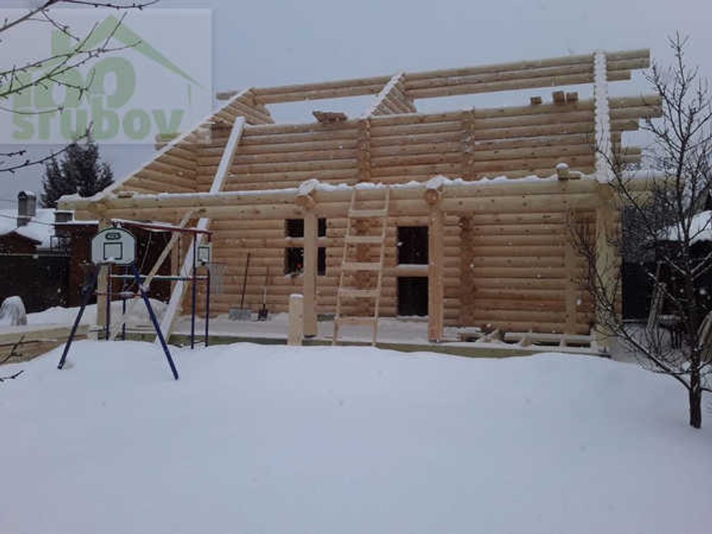 Срубы из бревен: загородные дома с мансардой по проекту 122 под усадку и под ключ