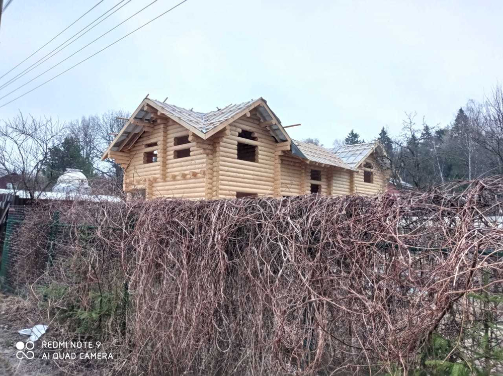 #1071 собран коттедж из бревна 260мм под постоянные стропила