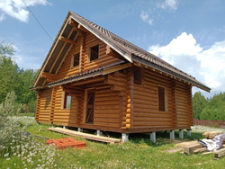 Покраска сруба дома из бруса/бревна