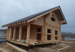 #1193 сруб бани под металлочерепицу