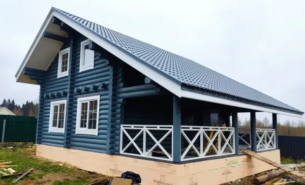 Покраска сруба дома из бруса/бревна