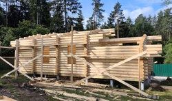 Июнь 2025 года: сборка бани-дома 1538 в бревне 260 мм