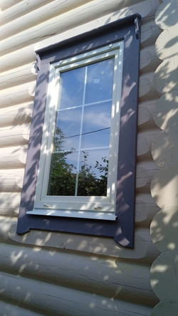 Монтаж затесов (лысок) под наличники проема сруба