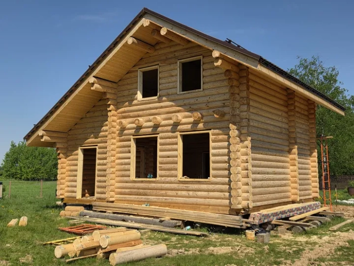 Загородные и дачные дома с мансардой из срубов в современном стиле