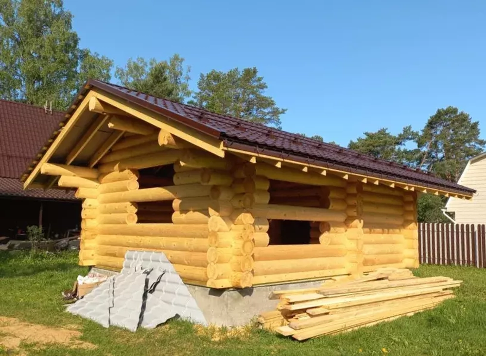 Баня #1352 в бревне 300 в июне 2023 под металлочерепицу
