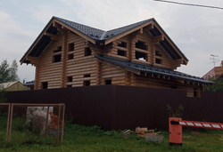 август 2021 #1090 добавление двух пристроев из бревна. монтаж металлочерепицы.