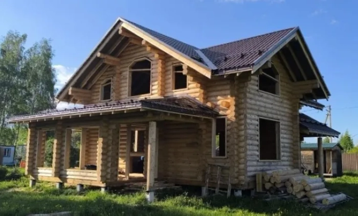 Строительство срубов из бревна в Москве и области размерами 10x12 с мансардой по проекту 911