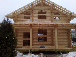 Собран сруб по проекту #983 под постоянные стропила