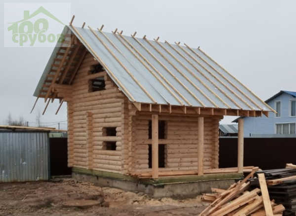 Банька 958 из зимнего леса: сборка под постоянные стропила