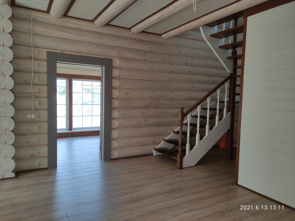 Интерьер сруба, первый этаж, вид со стороны гостиной #911