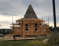 строительство часовни из бревна в октябре 2024