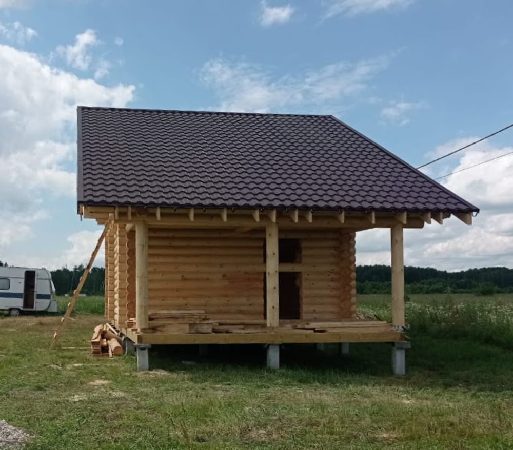 Текущие объекты со строительством под усадку и под ключ. Строительство под ключ  бань-домов с мансардным этажом из сруба заказать из оцилиндрованного бревна