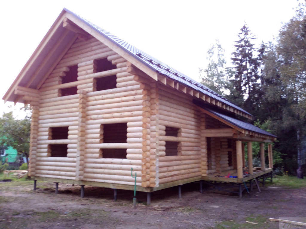 Деревянные дома в зеленых и коричневых цветах: отделка герметик, покраска, утепление, электрика, установка пластиковых окон