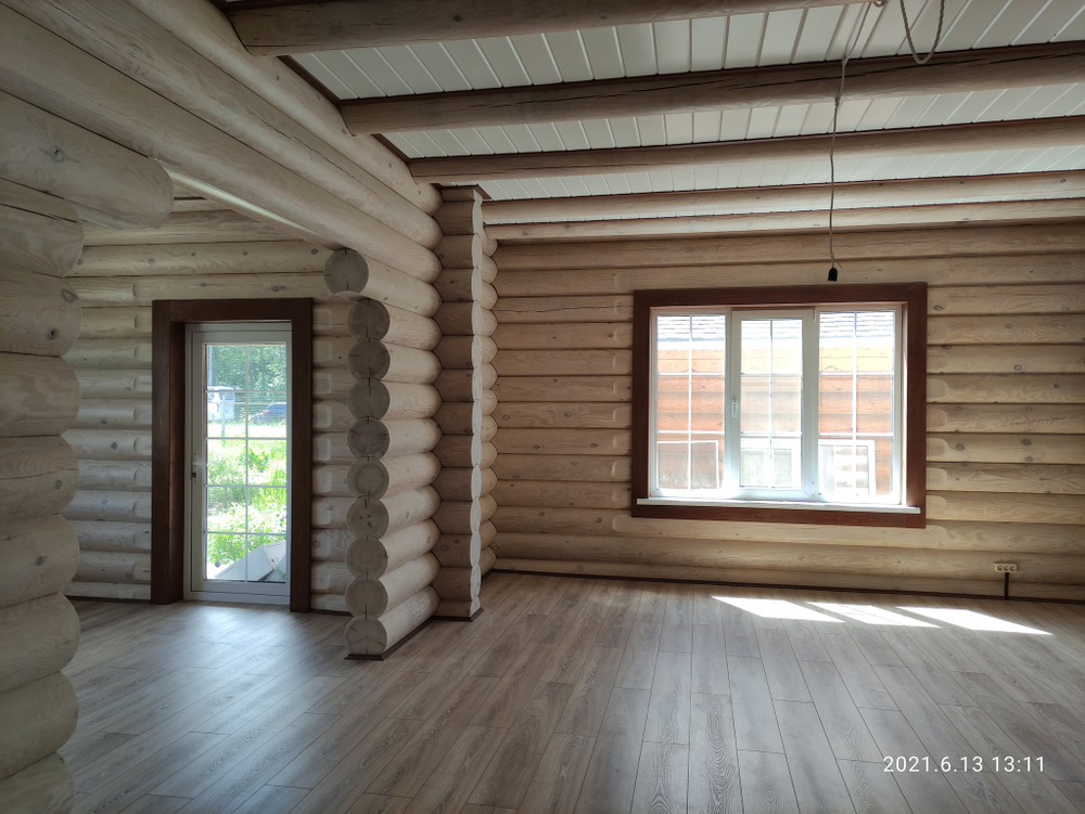 Интерьер сруба первый этаж, гостиная и кухня-столовая #911