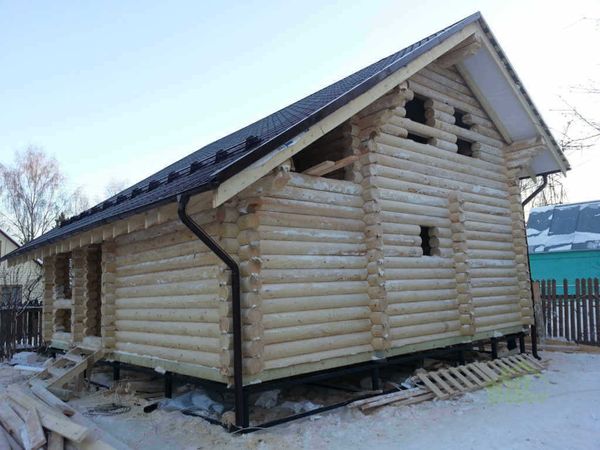 Срубы из бревен: загородные дома с мансардой по проекту 122 под усадку и под ключ