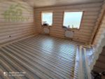 В одноэтажном доме из бревна срубов просторно | Фундамент ростверк или сваи