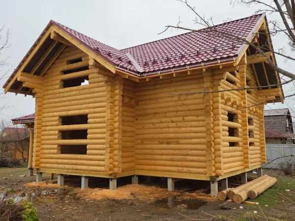 Строительство срубов из бревна в Москве и области размерами 10x12 с мансардой по проекту 911