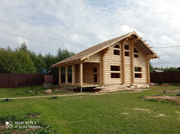 сентябрь 2021 сборка дома-бани под постоянные стропила из бревна #1185