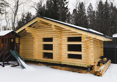 Срубы одноэтажных бань из бруса и бревна оцилиндрованного, апрель 2025