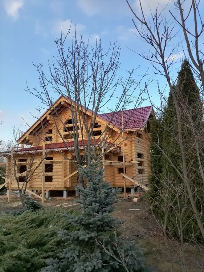 Строительство срубов из бревна в Москве и области размерами 10x12 с мансардой по проекту 911 2