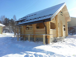 Срубы из бревен: загородные дома с мансардой по проекту 122 под усадку и под ключ