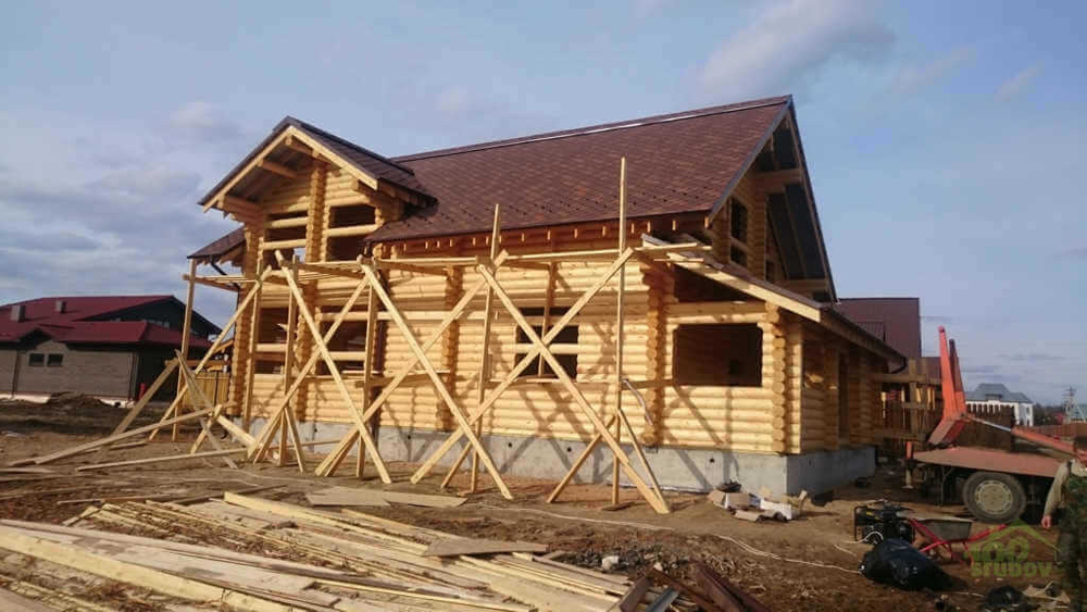 Фото сборки коттеджа из бревна #272