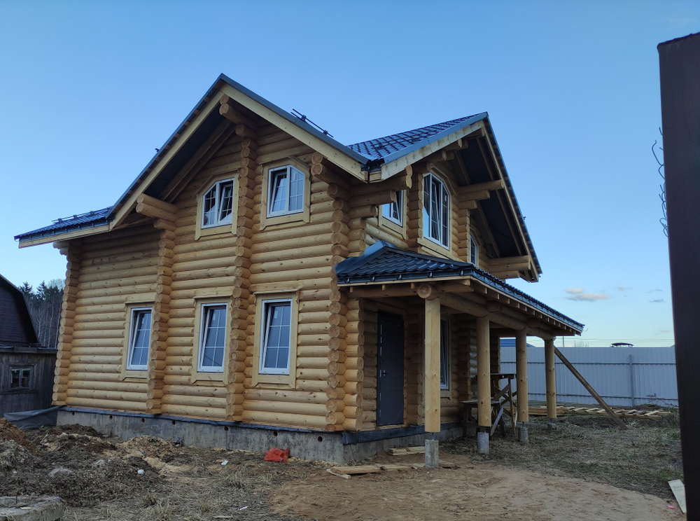 #902 установлены окна с отделкой проемов и лысками