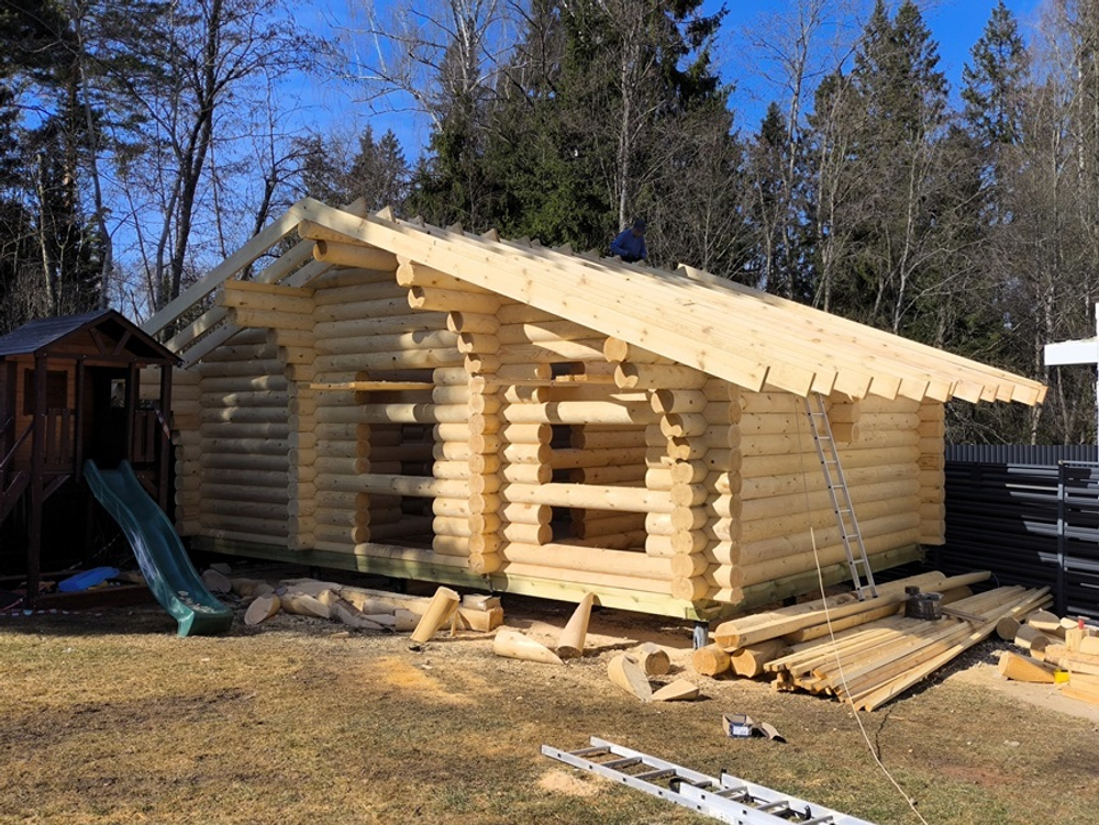 Баня 1528 из бревна 240 мм в апреле 2025 года