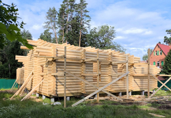 Июнь 2025 года: сборка бани-дома 1538 в бревне 260 мм